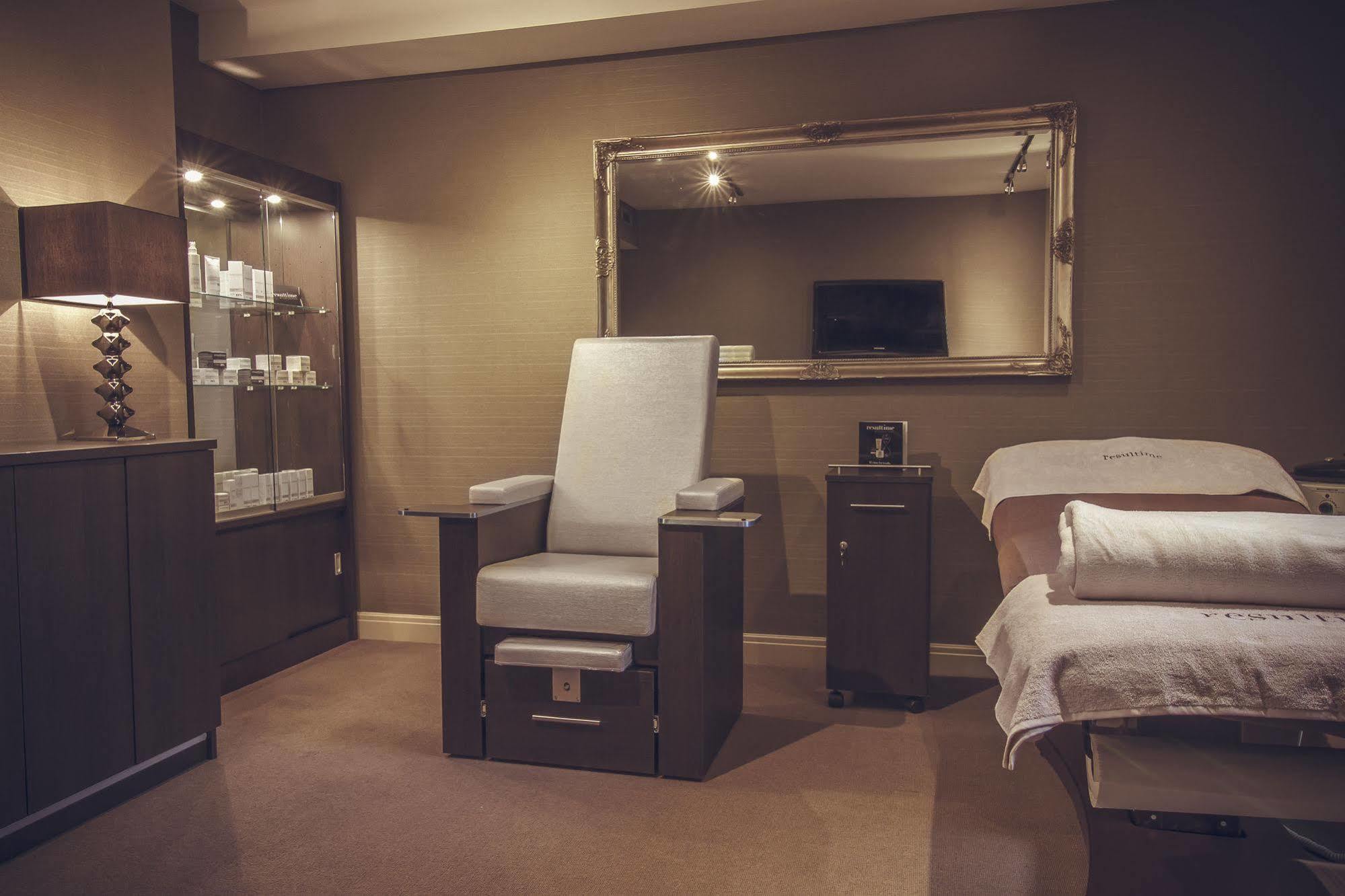 Peak Edge Hotel Честърфилд Екстериор снимка